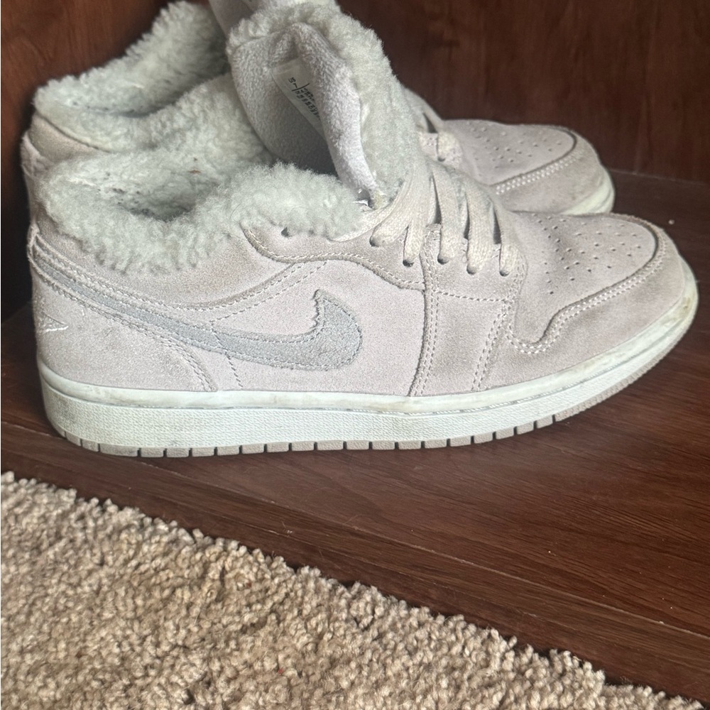 Nike Cream Sneakers Classic Style